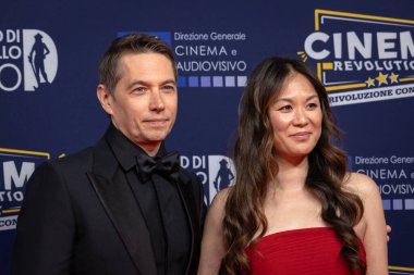 Roma, İtalya - 7 Mayıs 2025: Sean Baker ve Samantha Quan, 70. David Di Donatello Cinecitta Stüdyoları 'ndaki kırmızı halıya katıldılar..