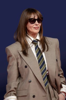 Roma, İtalya - 7 Mayıs 2025: Monica Bellucci, 70. David Di Donatello Cinecitta Stüdyoları 'nda 7 Mayıs 2025' te Roma, İtalya 'da kırmızı halıya katıldı..