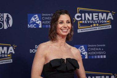 Roma, İtalya - 7 Mayıs 2025: Anna Ferzetti, 70. David Di Donatello Cinecitta Stüdyoları 'nda 7 Mayıs 2025' te İtalya 'nın başkenti Roma' da kırmızı halıya katıldı..