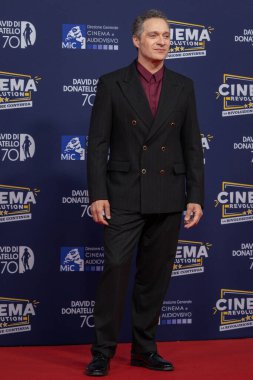 Roma, İtalya - 7 Mayıs 2025: Claudio Santamaria, 70. David Di Donatello Cinecitta Stüdyoları 'nda 7 Mayıs 2025' te Roma, İtalya 'da kırmızı halıya katıldı..