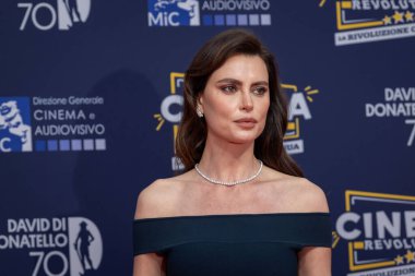 Roma, İtalya - 7 Mayıs 2025: Catrinel Marlon, Cinecitta Stüdyoları 'nda 70. David Di Donatello sırasında kırmızı halı.