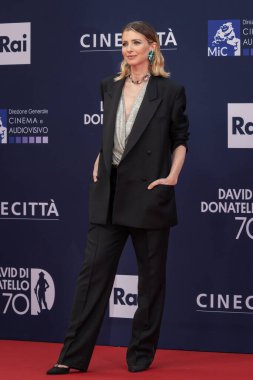 Roma, İtalya - 7 Mayıs 2025: Carolina Di Domenico, 70. David Di Donatello Cinecitta Stüdyoları 'nda 7 Mayıs 2025' te Roma, İtalya 'da kırmızı halıya katıldı..