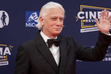 Roma, İtalya - 7 Mayıs 2025: Tommaso Ragno, 70. David Di Donatello Cinecitta Stüdyoları sırasında 7 Mayıs 2025 'te Roma, İtalya' da kırmızı halıya katıldı..