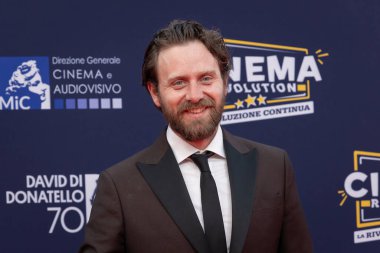 Roma, İtalya - 7 Mayıs 2025: Graziano Scarabicchi, 70. David Di Donatello Cinecitta Stüdyoları sırasında 7 Mayıs 2025 'te İtalya' nın başkenti Roma 'da kırmızı halıya katılır..