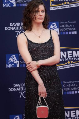 Roma, İtalya - 7 Mayıs 2025: Carlotta Gamba, 70. David Di Donatello Cinecitta Stüdyoları 'nda 7 Mayıs 2025' te Roma, İtalya 'da kırmızı halıya katıldı..