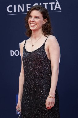 Roma, İtalya - 7 Mayıs 2025: Carlotta Gamba, 70. David Di Donatello Cinecitta Stüdyoları 'nda 7 Mayıs 2025' te Roma, İtalya 'da kırmızı halıya katıldı..