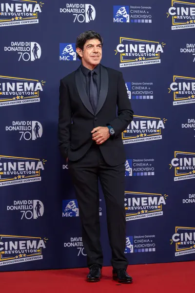 Roma, İtalya - 7 Mayıs 2025: Pierfrancesco Favino, 70. David Di Donatello Cinecitta Stüdyoları sırasında 7 Mayıs 2025 'te İtalya' nın başkenti Roma 'da kırmızı halıya katıldı..