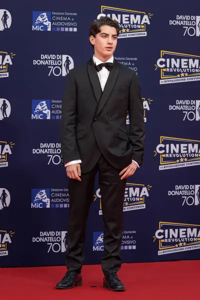 Roma, İtalya - 7 Mayıs 2025: Samuele Carrino, 70. David Di Donatello Cinecitta Stüdyoları sırasında 7 Mayıs 2025 'te İtalya' nın başkenti Roma 'da kırmızı halıya katıldı..