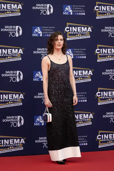 Roma, İtalya - 7 Mayıs 2025: Carlotta Gamba, 70. David Di Donatello Cinecitta Stüdyoları 'nda 7 Mayıs 2025' te Roma, İtalya 'da kırmızı halıya katıldı..