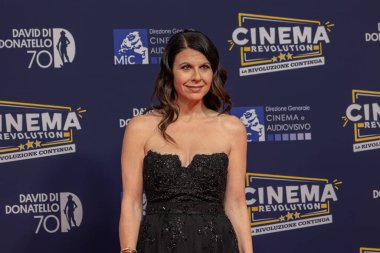 Roma, İtalya - 7 Mayıs 2025: Geppi Cucciari, Cinecitta Studios 'taki 70. David Di Donatello sırasında kırmızı halıya katıldı.