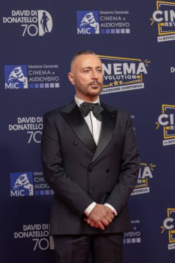 Roma, İtalya - 7 Mayıs 2025: Massimo Cantini Parrini, Cinecitta Stüdyoları 'ndaki 70. David Di Donatello sırasında kırmızı halıya katıldı.