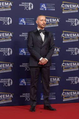 Roma, İtalya - 7 Mayıs 2025: Massimo Cantini Parrini, Cinecitta Stüdyoları 'ndaki 70. David Di Donatello sırasında kırmızı halıya katıldı.