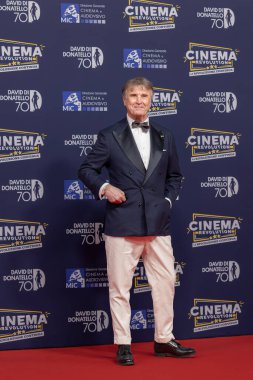 Roma, İtalya - 7 Mayıs 2025: Brunello Cucinelli, Cinecitta Stüdyoları 'ndaki 70. David Di Donatello sırasında kırmızı halıya katıldı