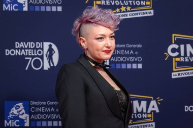 Roma, İtalya - 7 Mayıs 2025: Rossella Sicignano, Cinecitta Stüdyoları 'ndaki 70. David Di Donatello sırasında kırmızı halıya katıldı..