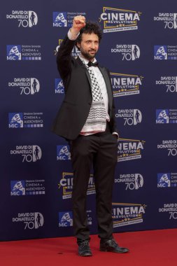 Roma, İtalya - 7 Mayıs 2025: Valerio Vigliar, 70. David Di Donatello Cinecitta Stüdyoları 'nda 7 Mayıs 2025' te Roma, İtalya 'da kırmızı halıya katıldı..