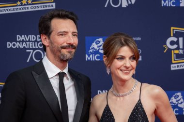 Roma, İtalya - 7 Mayıs 2025: Alessandro Tedeschi ve Barbara Ronchi, Cinecitta Stüdyoları 'ndaki 70..