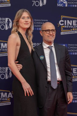 Roma, İtalya - 7 Mayıs 2025: Marcello Foti ve bir konuk, 70. David Di Donatello Cinecitta Stüdyoları 'nda kırmızı halıya katıldılar.