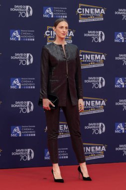 Roma, İtalya - 7 Mayıs 2025: Giulia Grandinetti, Cinecitta Stüdyoları 'ndaki 70. David Di Donatello sırasında kırmızı halıya katıldı.