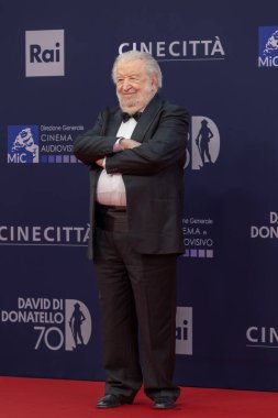 Roma, İtalya - 7 Mayıs 2025: Pupi Avati, Cinecitta Studios 'taki 70. David Di Donatello sırasında kırmızı halıya katıldı.