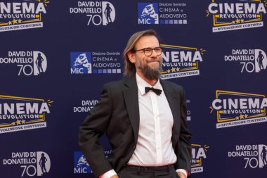 Roma, İtalya - 7 Mayıs 2025: Andrea Segre, Cinecitta Stüdyoları 'nda 70. David Di Donatello sırasında kırmızı halıya katılır..