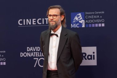 Roma, İtalya - 7 Mayıs 2025: Andrea Segre, Cinecitta Stüdyoları 'nda 70. David Di Donatello sırasında kırmızı halıya katılır..