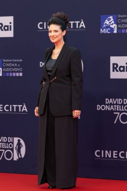 Roma, İtalya - 7 Mayıs 2025: Costanza Quatriglio, Cinecitta Stüdyoları 'ndaki 70. David Di Donatello sırasında kırmızı halıya katıldı.