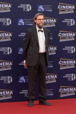Roma, İtalya - 7 Mayıs 2025: Andrea Segre, Cinecitta Stüdyoları 'nda 70. David Di Donatello sırasında kırmızı halıya katılır..