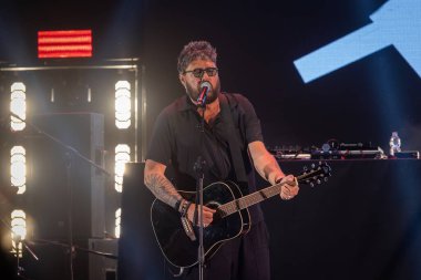 Roma, İtalya - 31 Mayıs 2025: Orchestraccia grubu Parco degli Acquedotti 'de düzenlenen ücretsiz müzik etkinliği sırasında sahne aldı.