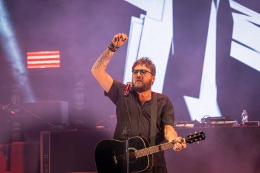 Roma, İtalya - 31 Mayıs 2025: Orchestraccia grubu Parco degli Acquedotti 'de düzenlenen ücretsiz müzik etkinliği sırasında sahne aldı.