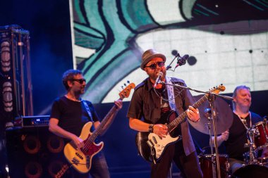 Roma, İtalya - 31 Mayıs 2025: Orchestraccia grubu Parco degli Acquedotti 'de düzenlenen ücretsiz müzik etkinliği sırasında sahne aldı.