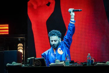 Roma, İtalya - 31 Mayıs 2025: Sud Sound System grubu Parco degli Acquedotti 'de düzenlenen ücretsiz müzik etkinliği sırasında sahne aldı.