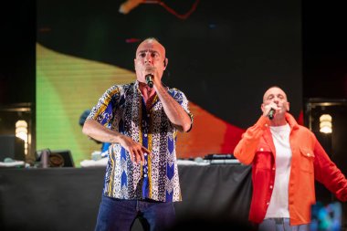 Roma, İtalya - 31 Mayıs 2025: Sud Sound System grubu Parco degli Acquedotti 'de düzenlenen ücretsiz müzik etkinliği sırasında sahne aldı.