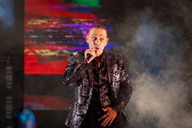 Roma, İtalya - 31 Mayıs 2025: Sud Sound System grubu Parco degli Acquedotti 'de düzenlenen ücretsiz müzik etkinliği sırasında sahne aldı.