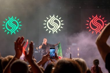 Roma, İtalya - 31 Mayıs 2025: Sud Sound System grubu Parco degli Acquedotti 'de düzenlenen ücretsiz müzik etkinliği sırasında sahne aldı.