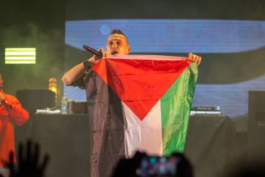 Roma, İtalya - 31 Mayıs 2025: Sud Sound System grubu Parco degli Acquedotti 'de düzenlenen ücretsiz müzik etkinliği sırasında sahne aldı.