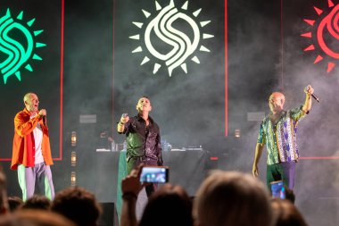 Roma, İtalya - 31 Mayıs 2025: Sud Sound System grubu Parco degli Acquedotti 'de düzenlenen ücretsiz müzik etkinliği sırasında sahne aldı.