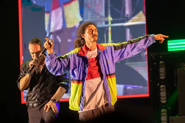 Roma, İtalya - 31 Mayıs 2025: Sud Sound System grubu Parco degli Acquedotti 'de düzenlenen ücretsiz müzik etkinliği sırasında sahne aldı.