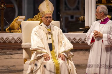 Vatikan Şehri - 15 Haziran 2025: Kutsal Üçlemenin Kutsallığı üzerine Papa 16. Leo, Vatikan Bazilikası 'nda spor jübilesi için başkanlık etmektedir..