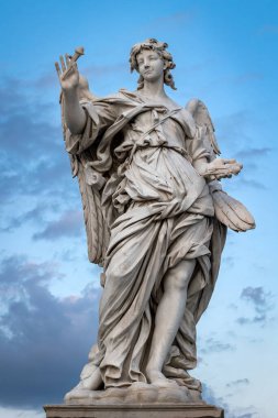 Roma, İtalya 'daki Ponte Sant' Angelo 'da bulunan bir meleğin mermer heykeli. Melek, İsa 'nın çarmıha gerildiği çivileri serer..