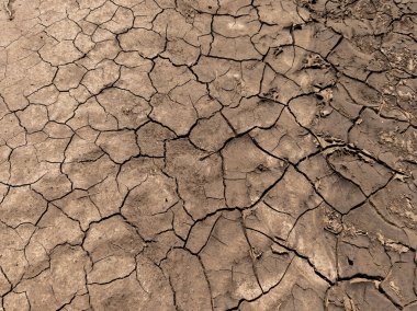 Kuş uçmaz kervan geçmez bir yerde..