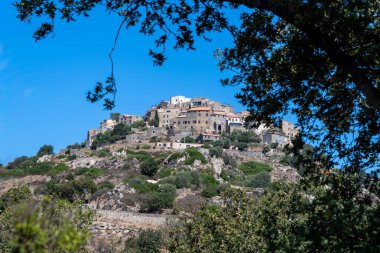 Balagne, Corsica, Fransa 'daki Sant Antonio dağ köyünün manzarası. Yüksek kalite fotoğraf