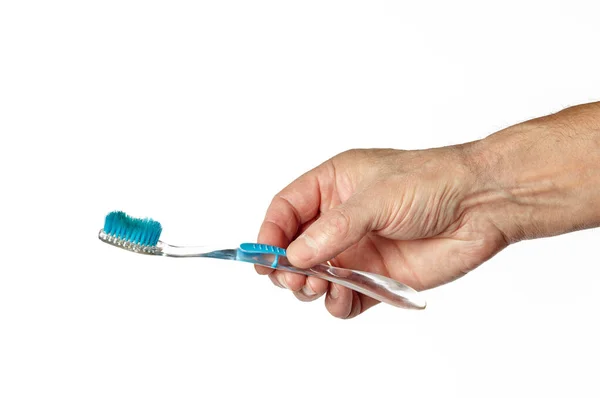 男性の手は白い背景に分離歯磨き粉なし歯ブラシを保持します 歯をきれいにしながら歯ブラシを手に持って — ストック写真