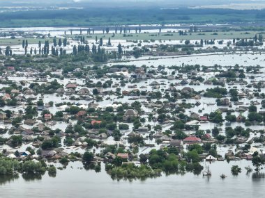 Kakhovka Hidroelektrik Santrali 'nin patlamasının sonuçları. Su basmış köyler ve evler, üst hava manzarası. Özel İHA görüntüleri. Kherson bölgesi Ukrayna. Russo-Ukrayna Savaşı