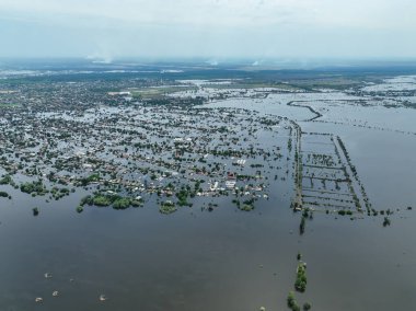 Kakhovka Hidroelektrik Santrali 'nin patlamasının sonuçları. Su basmış köyler ve evler, üst hava manzarası. Özel İHA görüntüleri. Kherson bölgesi Ukrayna. Russo-Ukrayna Savaşı