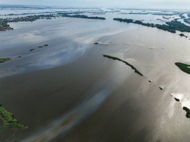 Kakhovka Hidroelektrik Santrali 'nin patlamasının sonuçları. Su basmış köyler ve evler, üst hava manzarası. Özel İHA görüntüleri. Kherson bölgesi Ukrayna. Russo-Ukrayna Savaşı