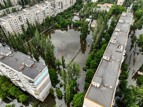 Kakhovka barajını baltalamak. Barajın yıkılmasının sonuçları. Kherson şehrinin iskele altyapısını su bastı. Yukarıdan üst görüntü, hava görüntüsü. Rus-Ukrayna savaşı