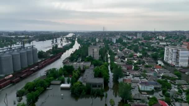 Gevolgen Van Explosie Van Waterkrachtcentrale Van Kakhovka Overstroomde Dorpen Huizen — Stockvideo