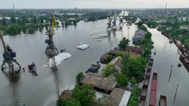 Ruas Inundadas Cidade Kherson Depois Explosão Represa Reservatório Kakhovka Uma — Vídeo de Stock