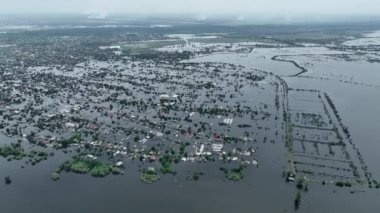 Kakhovka Hidroelektrik Santrali 'nin patlamasının sonuçları. Su basmış köyler ve evler, üst hava manzarası. Özel İHA görüntüleri. Kherson bölgesi Ukrayna. Russo-Ukrayna Savaşı