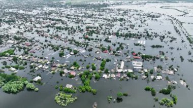 Kakhovka Hidroelektrik Santrali 'nin patlamasının sonuçları. Su basmış köyler ve evler, üst hava manzarası. Özel İHA görüntüleri. Kherson bölgesi Ukrayna. Russo-Ukrayna Savaşı